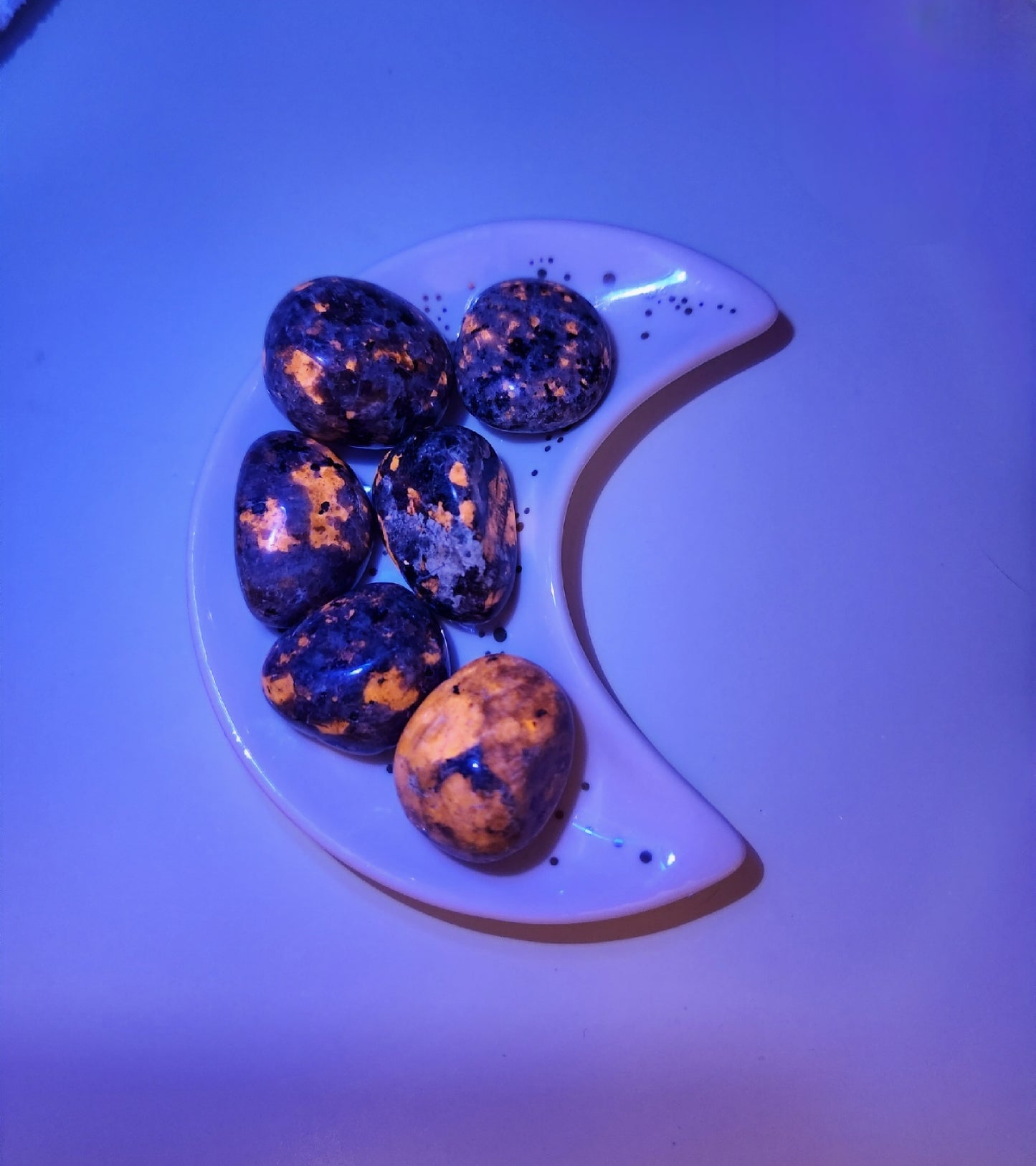 UV Reactive Sodalite Tumble