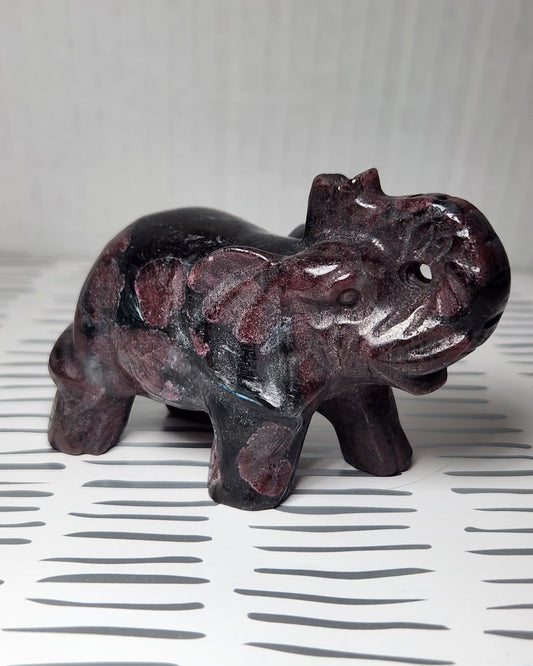 Garnet Arfvedsonite Elephant