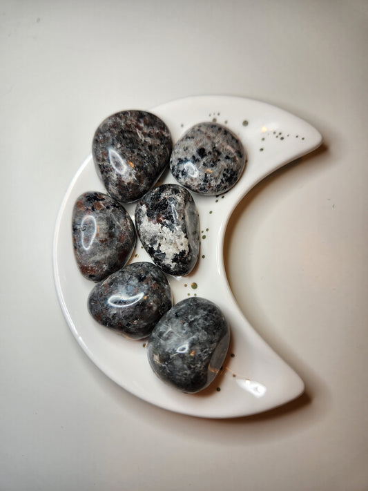 UV Reactive Sodalite Tumble