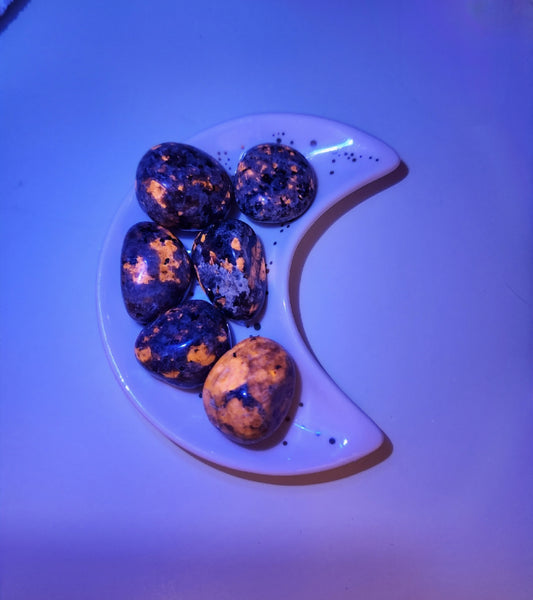 UV Reactive Sodalite Tumble